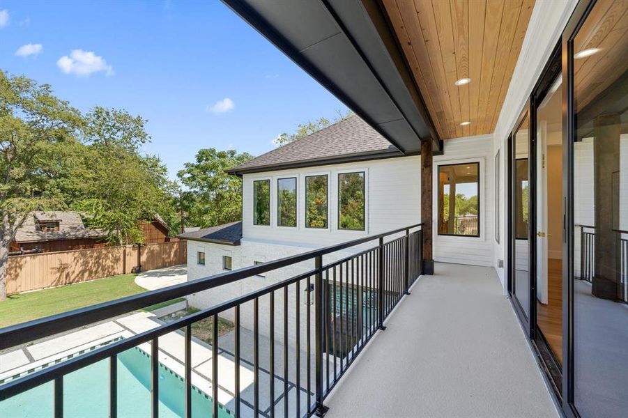 Exterior details and patio area of a home in , Dallas (Image 3).