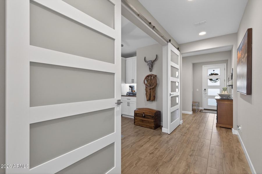 28) FOYER_DEN 28) FOYER_DEN