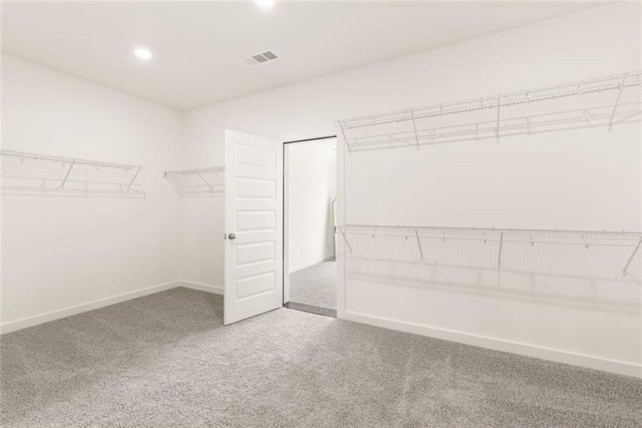 Spacious, unfurnished interior of a new home in , Gainesville (Image 69).