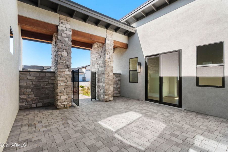 13-Coutryard (3) 13-Coutryard (3)