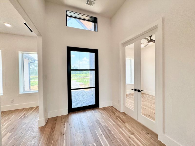 Spacious, unfurnished interior of a new home in , Washington (Image 23).