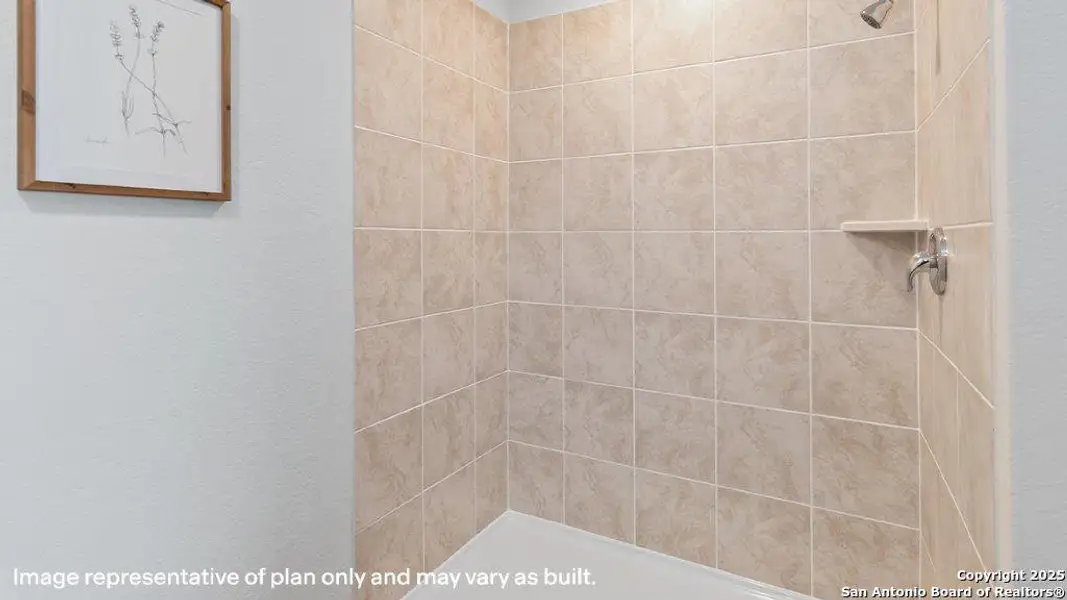 Image 47 of a home in Avenida.