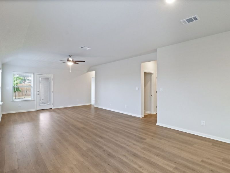 Spacious, unfurnished interior of a new home in Kallison Ranch, San Antonio (Image 16).