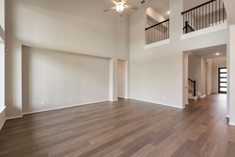 Spacious, unfurnished interior of a new home in Valencia, Manvel (Image 17).