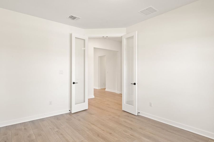 Spacious, unfurnished interior of a new home in Lagos Reserve, Manor (Image 36).