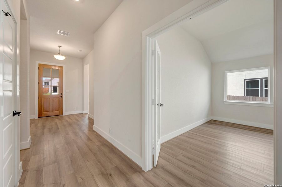 Spacious, unfurnished interior of a new home in Meyer Ranch – Legacy Series, New Braunfels (Image 32).