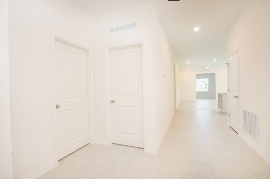 Spacious, unfurnished interior of a new home in Burnt Store, Cape Coral (Image 7). Spacious, unfurnished interior of a new home in Burnt Store, Cape Coral (Image 7).