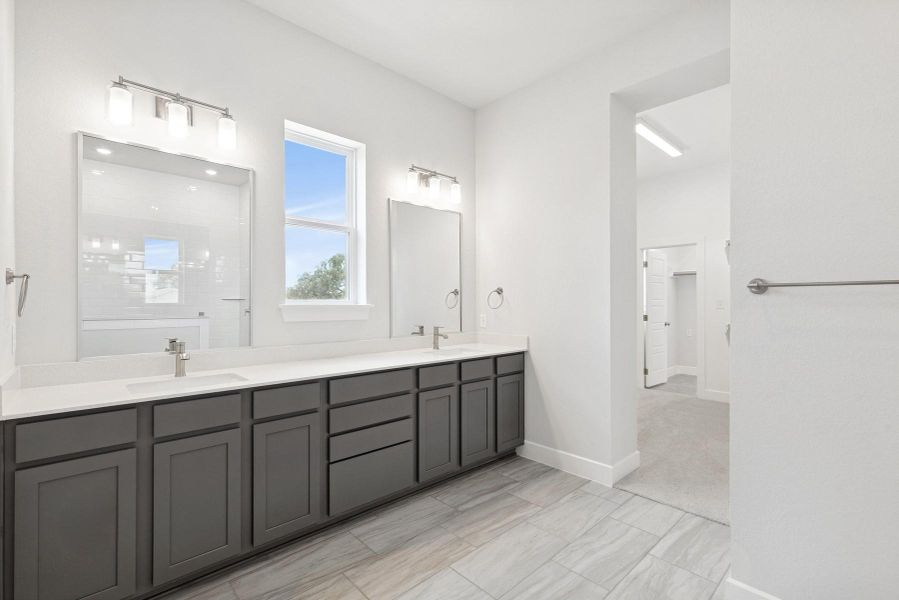 Owner's Bathroom Owner's Bathroom