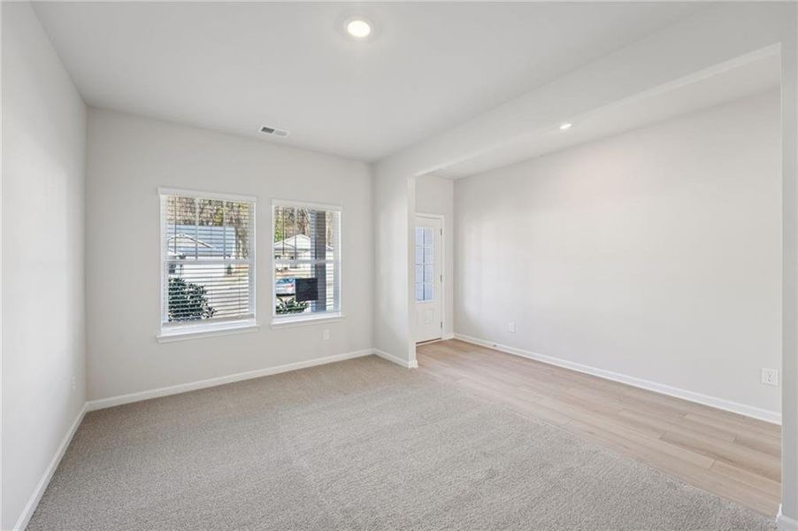 Spacious, unfurnished interior of a new home in Westmont Preserve, Powder Springs (Image 21).