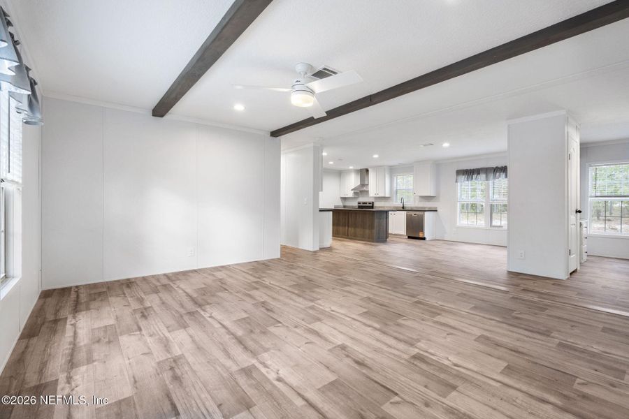 Spacious, unfurnished interior of a new home in , Hawthorne (Image 18).