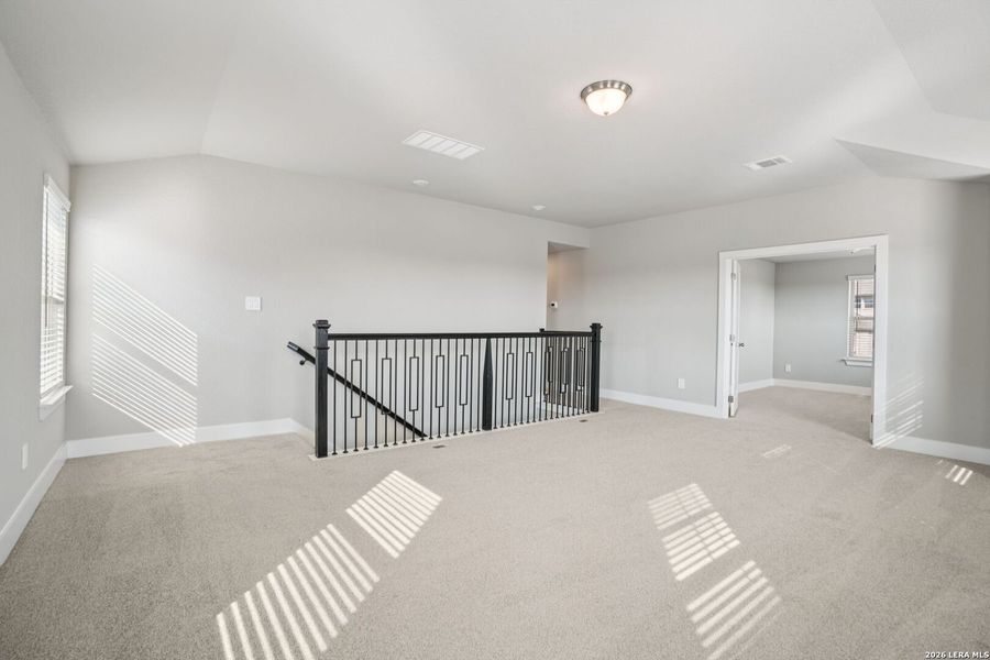 Spacious, unfurnished interior of a new home in Lark Canyon, New Braunfels (Image 49).