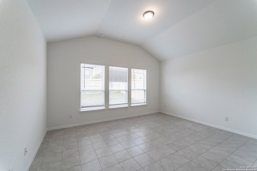 Spacious, unfurnished interior of a new home in Arcadia Ridge, San Antonio (Image 11).