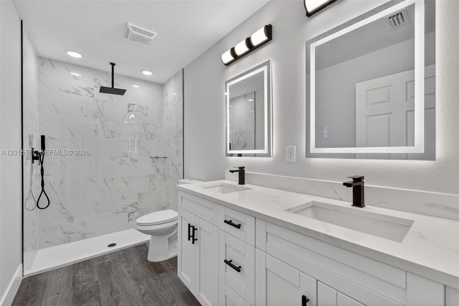 Furnished interior view inside a new home in , Dunnellon (Image 10).