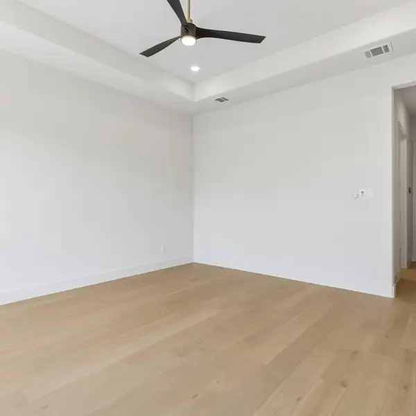 Spacious, unfurnished interior of a new home in StarView, Prosper (Image 60).