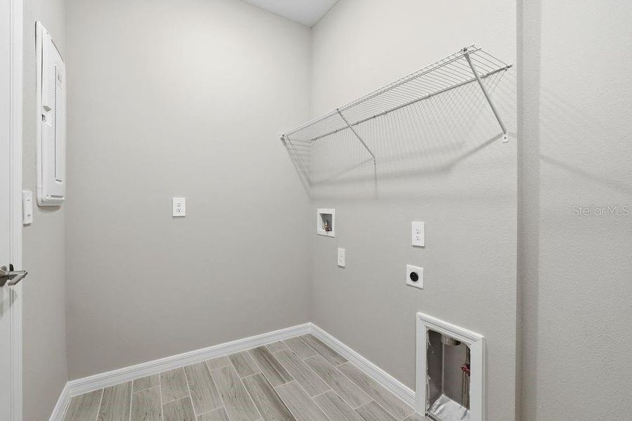 Spacious, unfurnished interior of a new home in Indigo Creek, Apollo Beach (Image 18).