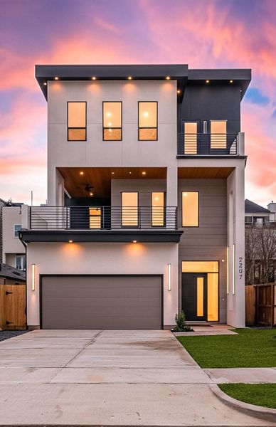 Brand-new 3-story modern home with 4 beds, 4.5 baths, home office with downtown skyline view from the 2 balconies. Brand-new 3-story modern home with 4 beds, 4.5 baths, home office with downtown skyline view from the 2 balconies.