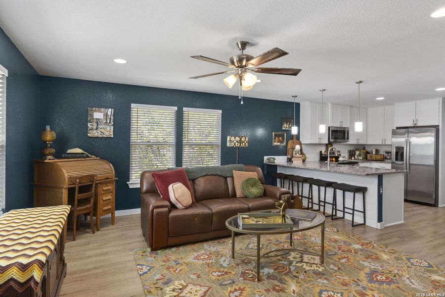 Furnished interior view inside a new home in , Bandera (Image 31).