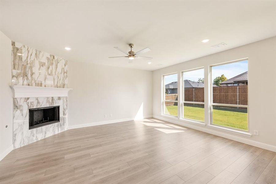 Spacious, unfurnished interior of a new home in Sunset Ridge, Alvarado (Image 23).