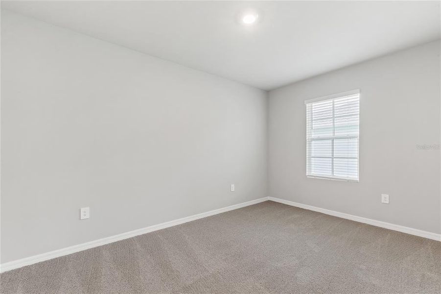 Spacious, unfurnished interior of a new home in Heritage Lake Park, Punta Gorda (Image 15).