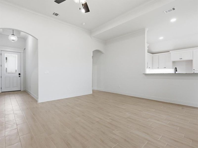 Spacious, unfurnished interior of a new home in , Tolar (Image 24).