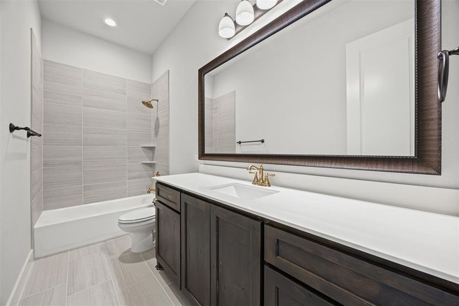 Furnished interior view inside a new home in Waterfall Ranch - 1 Acre Lots, Waxahachie (Image 14). Furnished interior view inside a new home in Waterfall Ranch - 1 Acre Lots, Waxahachie (Image 14).