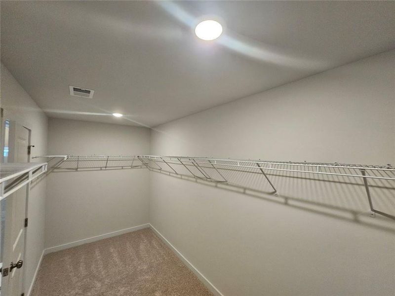 Spacious, unfurnished interior of a new home in Parkview Estates, Gainesville (Image 13).