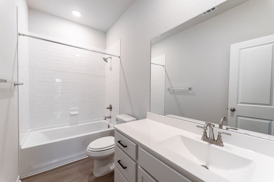 Furnished interior view inside a new home in Homestead, Schertz (Image 7).