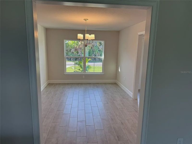 Spacious, unfurnished interior of a new home in South Gulf Cove, Port Charlotte (Image 9).