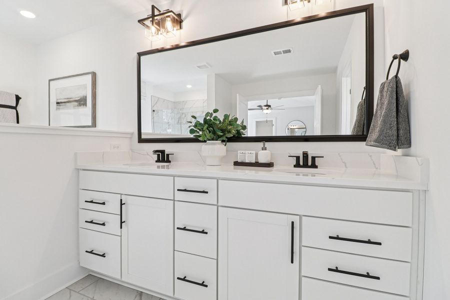 Representative furnished interior of a home built from the Bentcreek II by Great Southern Homes in Shiloh Trail, Wellford (Image 60).