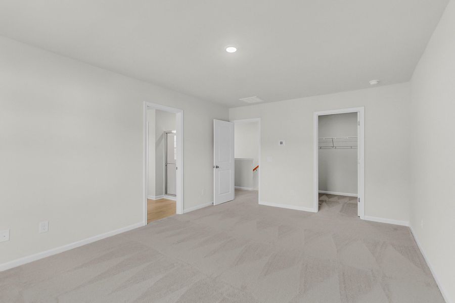 Spacious, unfurnished interior of a new home in Central Creek, Goose Creek (Image 23).