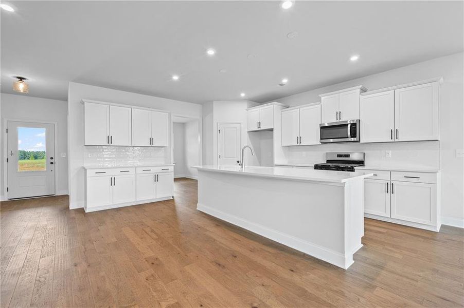Furnished interior view inside a new home in Hawthorne Ridge, McDonough (Image 8). Furnished interior view inside a new home in Hawthorne Ridge, McDonough (Image 8).