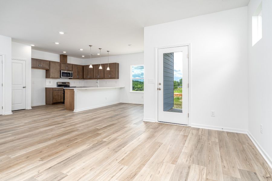 Spacious, unfurnished interior of a new home in Ridgewood, Shelbyville (Image 10).