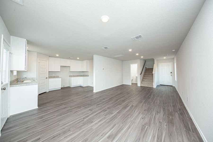 Spacious, unfurnished interior of a new home in Townsend Reserve, Splendora (Image 11).