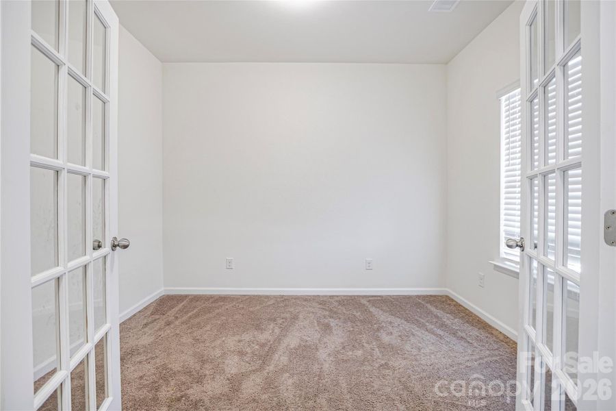 Spacious, unfurnished interior of a new home in Wilora Pond, Charlotte (Image 10).