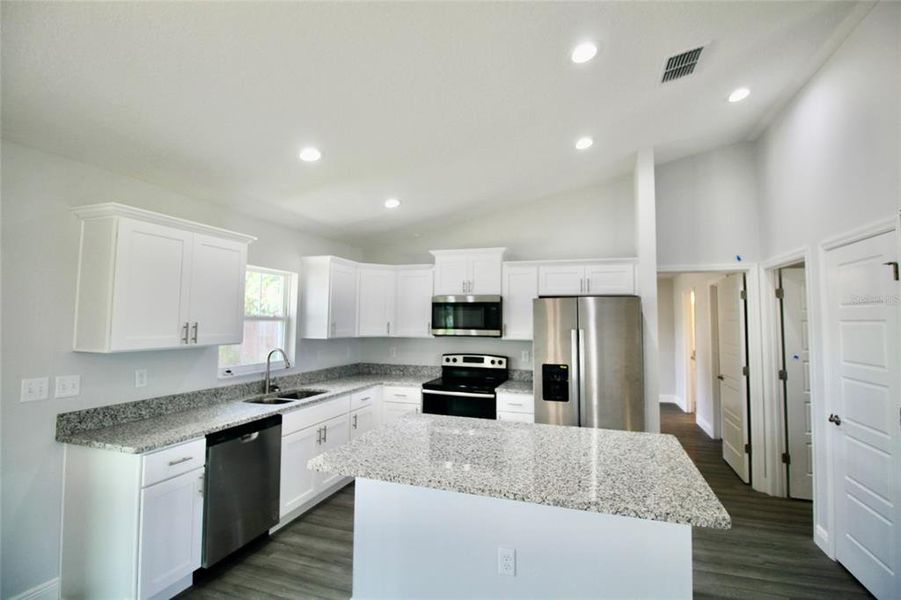 Spacious, unfurnished interior of a new home in , Ocala (Image 16).