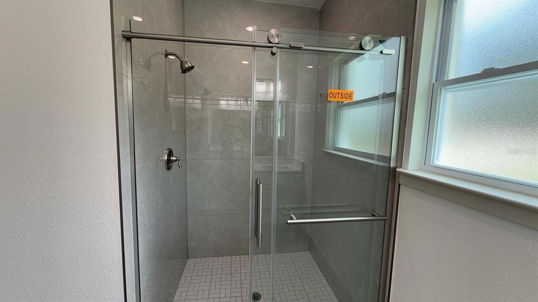 Close-up of interior finishes inside a home in , Dunnellon (Image 17).