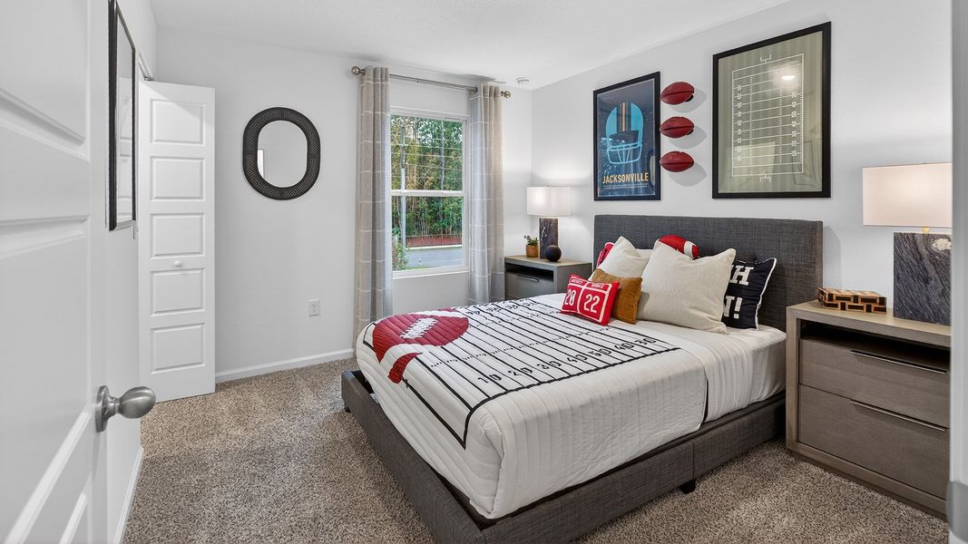 Representative furnished interior of a home built from the Carson by D.R. Horton in Hansen Creek, Jacksonville (Image 17).
