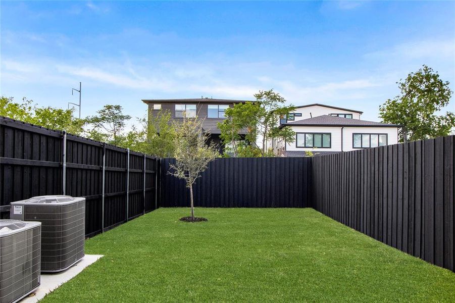 Exterior details and patio area of a home in , Dallas (Image 3).