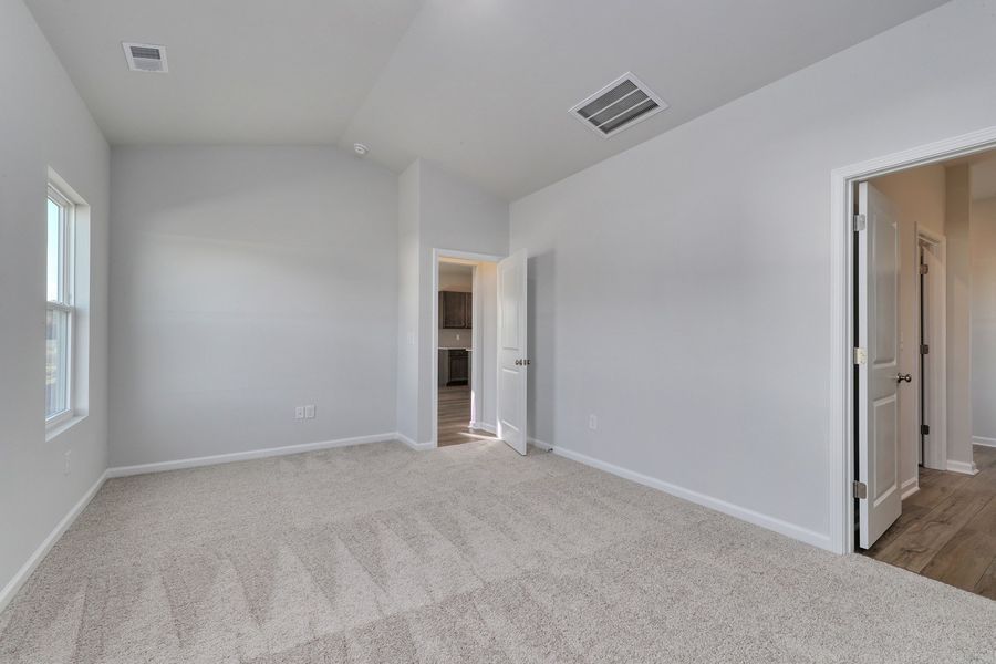 Spacious, unfurnished interior of a new home in Hainer Place, Conway (Image 18).