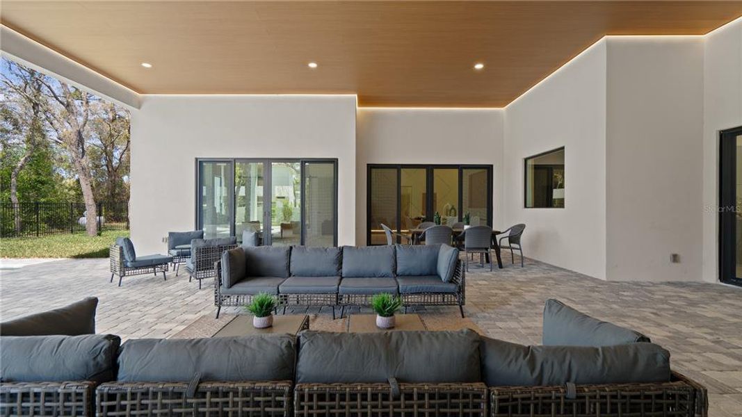 Exterior details and patio area of a home in , Winter Springs (Image 30).