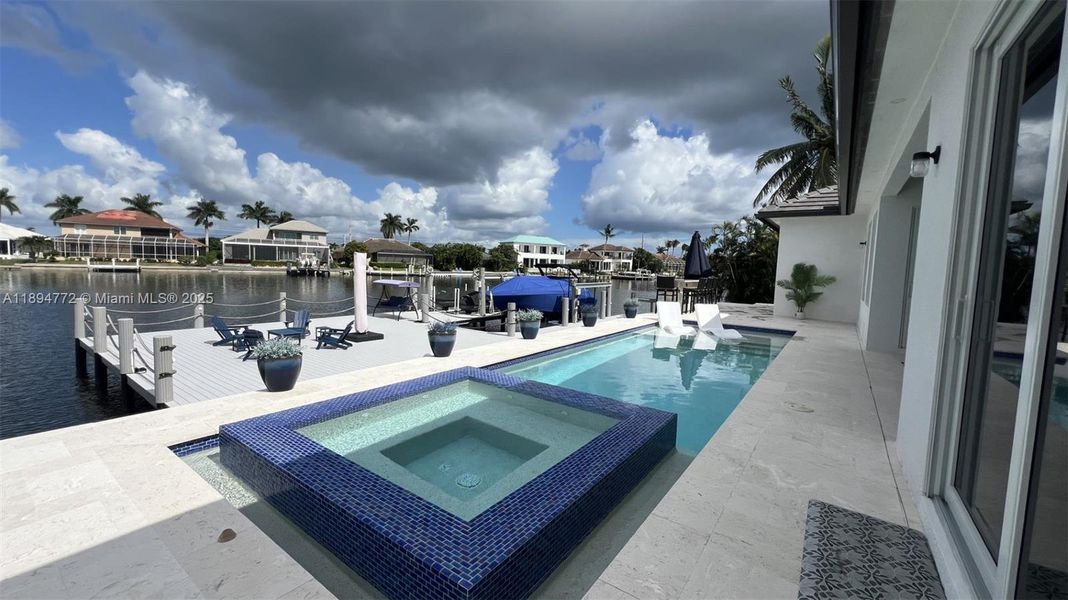 Community amenities in , Marco Island (Image 24).