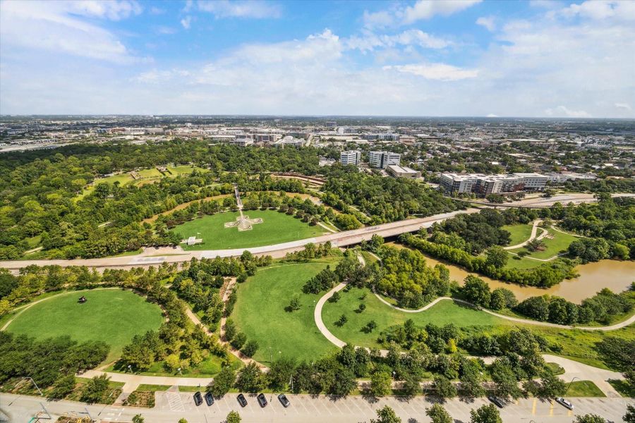One more view from the patio over Buffalo Bayou Park.