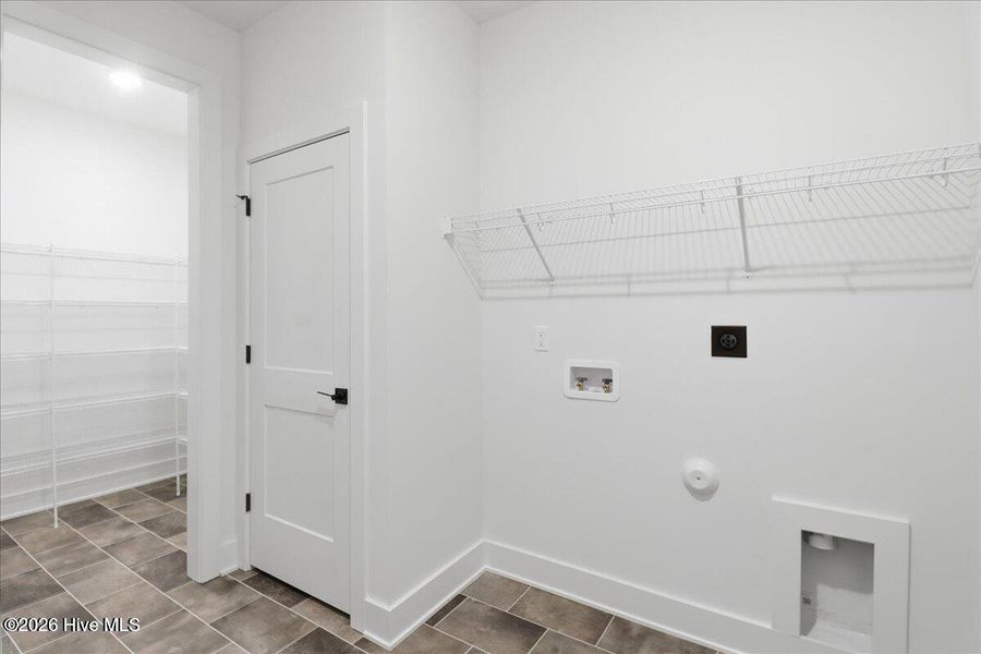 Spacious, unfurnished interior of a new home in Wood Creek, Leland (Image 25).