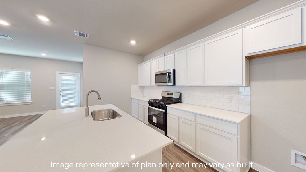 Furnished interior view inside a new home in Saratoga Crossing, Corpus Christi (Image 4).