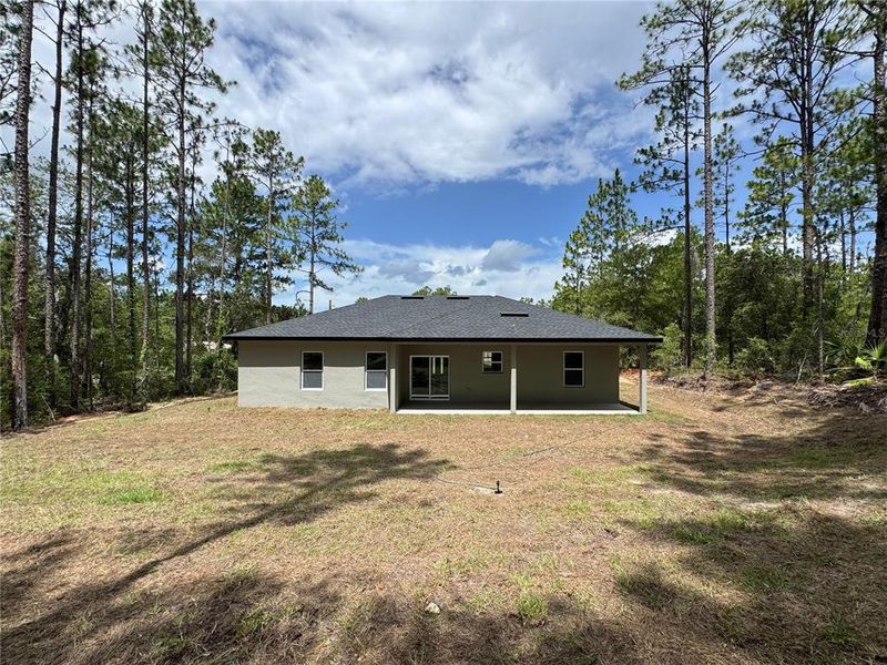 Exterior details and patio area of a home in , Dunnellon (Image 4).