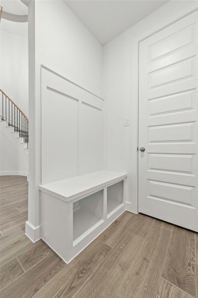 Representative image. Features, selections and colors may vary.