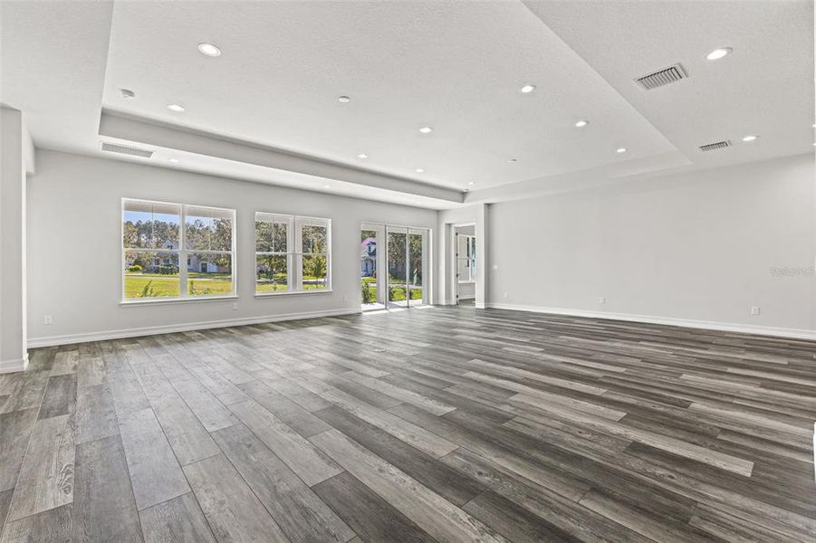 Spacious, unfurnished interior of a new home in Southern Hills Plantation, Brooksville (Image 22).