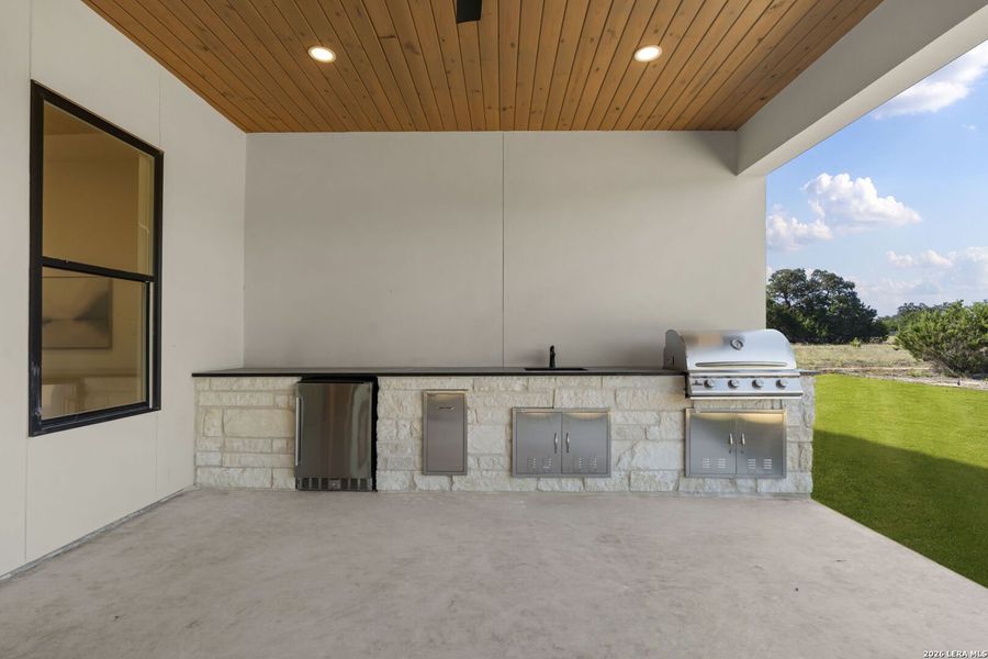 Exterior details and patio area of a home in , Bandera (Image 3).