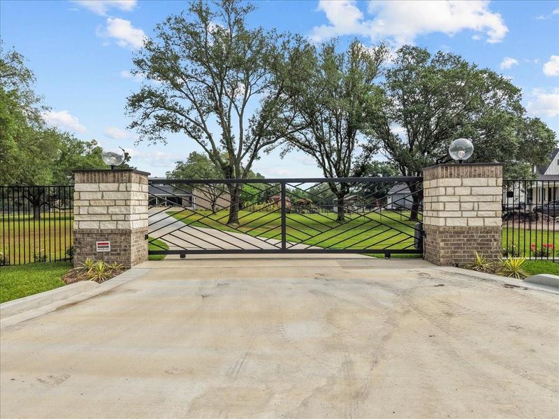 Your private sanctuary begins here. The automatic gate entrance offers peace of mind and exclusivity.