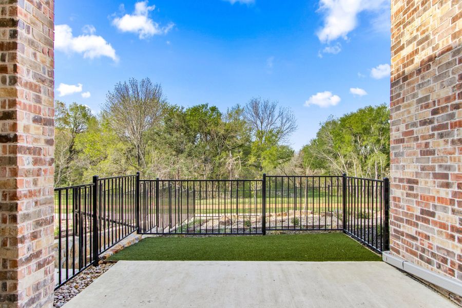 Exterior details and patio area of a home in Cottonwood Creek, Rowlett (Image 4).